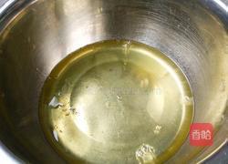 下午茶#8寸芝麻戚风蛋糕的做法图解2