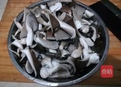 平菇炒肉的做法图解2