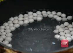 Illustration of how to make taro ball milk tea 6