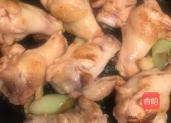 喵星人的美味炖鸡翅根的做法图解4