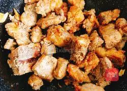 Illustration of how to cook lotus root with pork ribs 3