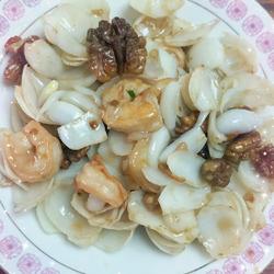 百合桃仁炒虾仁的做法[图]