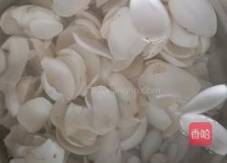 百合桃仁炒虾仁的做法图解3