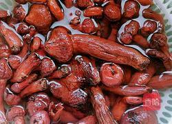 干蘑菇炖鸡块的做法图解1