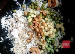 虾仁菠萝炒饭的做法图解7