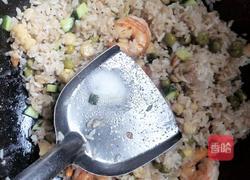 虾仁菠萝炒饭的做法图解8