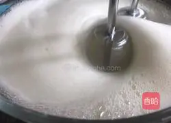 Illustration of how to make raisin cream cake roll 3