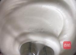 葡萄干奶油蛋糕卷的做法图解4