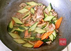 猪头肉炒黄瓜的做法图解7