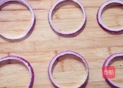 洋葱鸡蛋饼的做法图解1