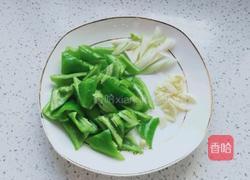 辣椒炒猪头肉的做法图解3