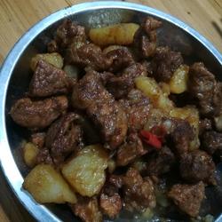 红烧肉炖土豆的做法[图]