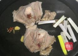 小白菜排骨汤的做法图解3