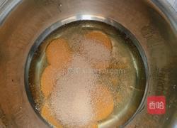  香肠丁花卷的做法图解1