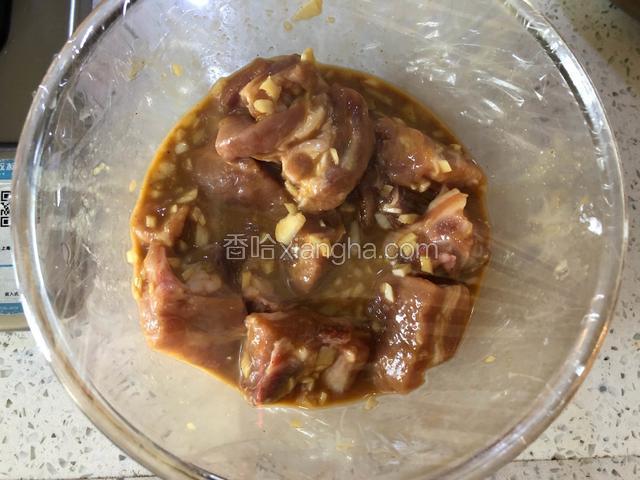 拌均匀腌制一个小时以上。