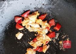 胡萝卜青瓜木耳炒鸡蛋的做法图解2