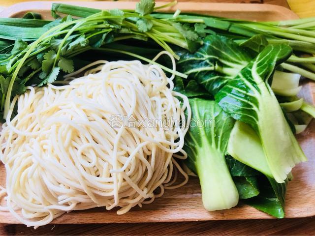 首先准备好所有食材