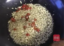 Illustration of how to make steamed chicken breast with garlic 5