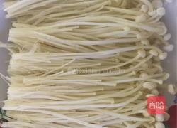 蒜蓉金针菇蒸鸡胸肉的做法图解2