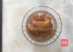 蒜蓉金针菇蒸鸡胸肉的做法图解1