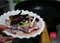 酸萝卜黑鱼片的做法图解2