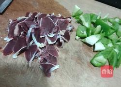 鸭胗炒青椒的做法图解2