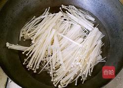 金针菇酿鹌鹑蛋的做法图解2