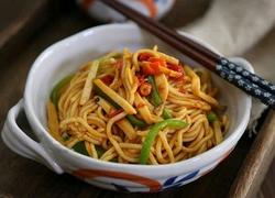 红油杏鲍菇炒面