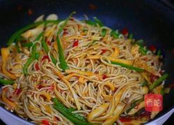 红油杏鲍菇炒面的做法图解5