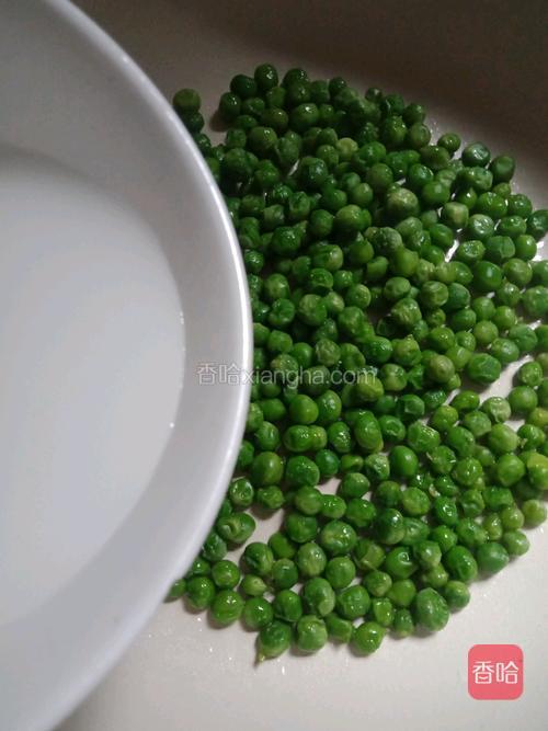 装好后，再次倒入锅，用水淀粉勾芡即可