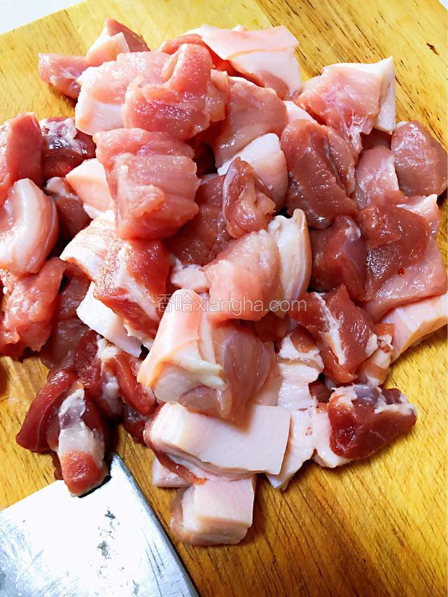 猪肉切块