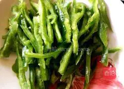 How to make shredded pork with green pepper 1