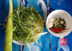 莴笋辣拌苦苣的做法图解1