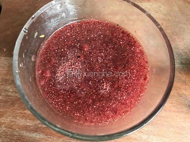 蒸肉粉加入双倍的冷水泡发