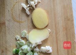 五花肉炒菜花的做法图解3