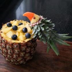 水果拼盘（鹦鹉菠萝凤梨）的做法[图]