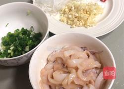 蒜蓉粉丝蒸鲜鱿的做法图解3