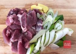 猪肉焖子的做法图解1