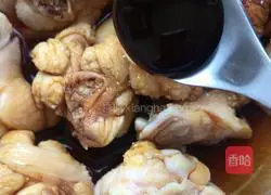 Illustration of how to make steamed chicken nuggets with mushrooms and fungus 4