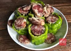 Illustration of how to make sausages stuffed with green peppers 4