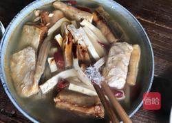 豆腐干炖腊鱼的做法图解8