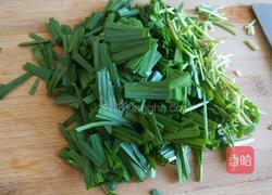 新文美食 鸡蛋韭菜豆皮花的做法图解3