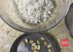 蒸红枣花生糯米饭的做法图解1