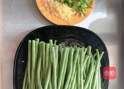  炝拌豇豆的做法图解1