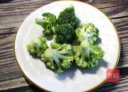 金蒜粉丝蒸西兰花的做法图解4