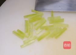 泡椒莴笋的做法图解1