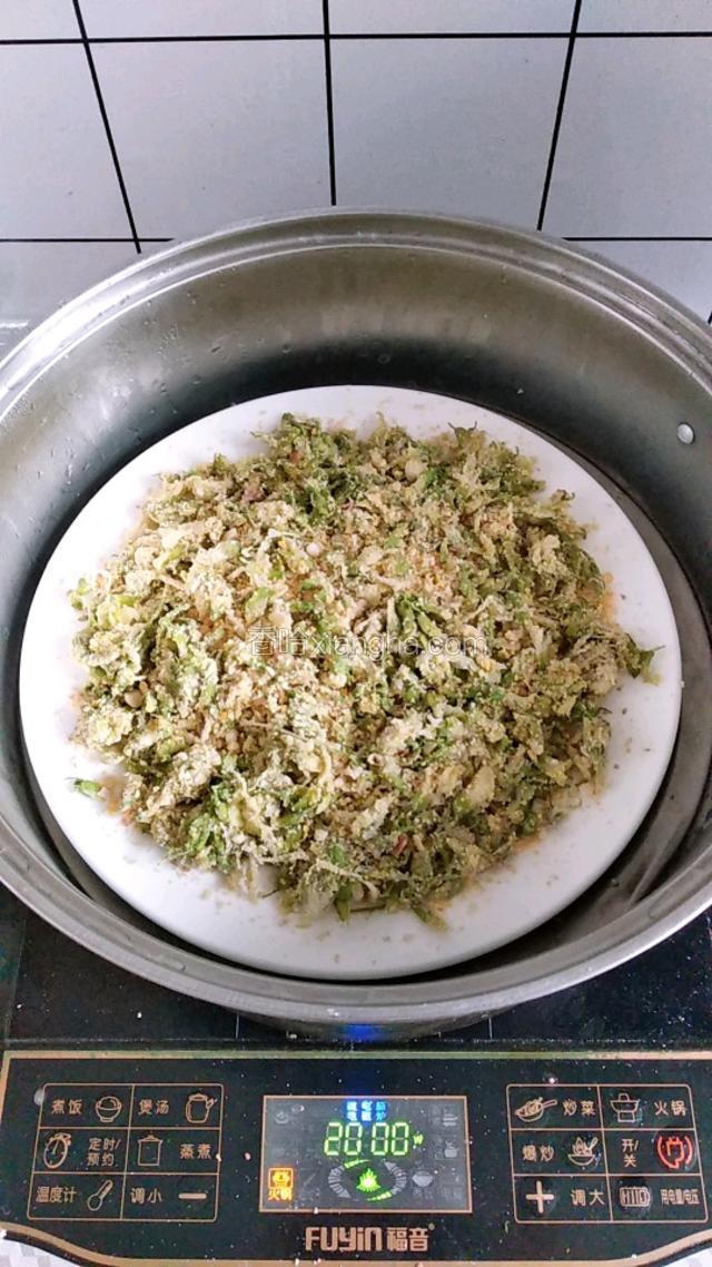 蒸锅添水，冷水上锅，蒸上汽后再蒸15分钟左右。