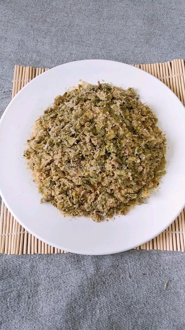 营养丰富的洋槐花渣豆腐做好了。
