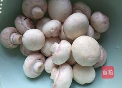 口蘑炒肉的做法图解1