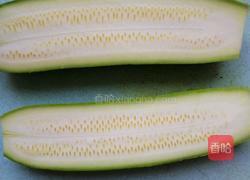 蒜蓉蒸茭瓜的做法图解2